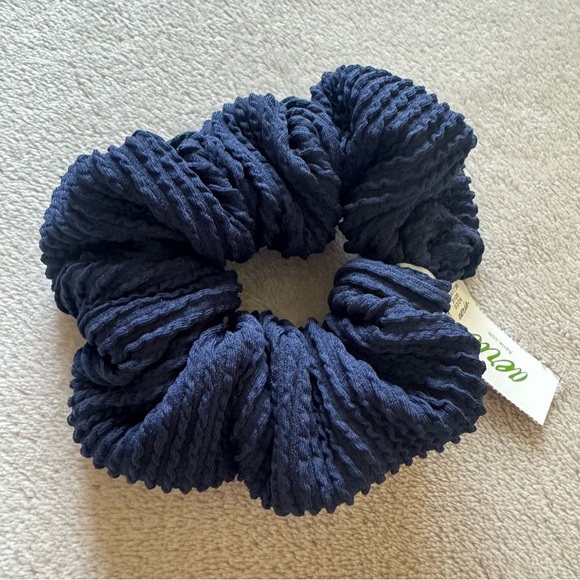 Aerie Navy Blue Scrunchie - Picture 4 of 4